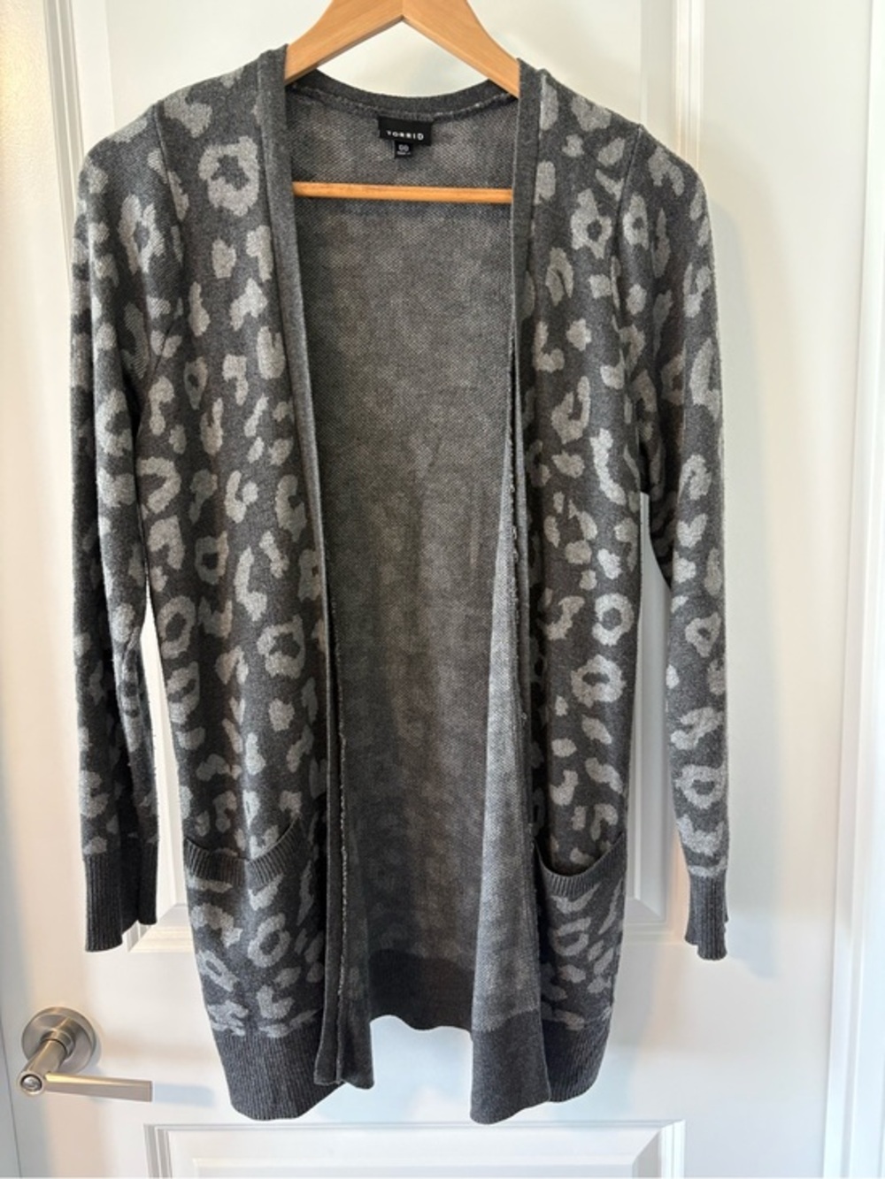 Torrid Gray Leopard Print Open Front Cardigan Brand Size 00/ US M